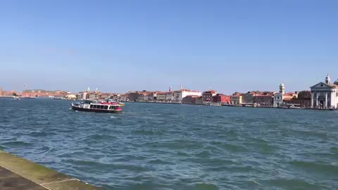 Video Venezia e scritta inter merda